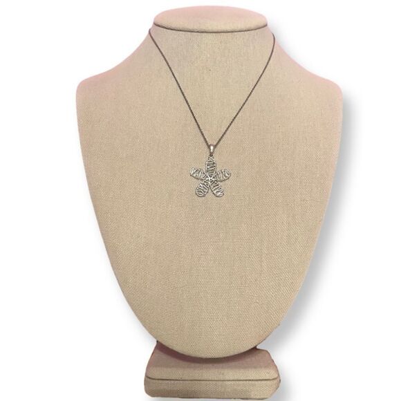 🤯5/$20🤯 Silver Necklace With Flower Shape Pendant - Picture 2 of 2